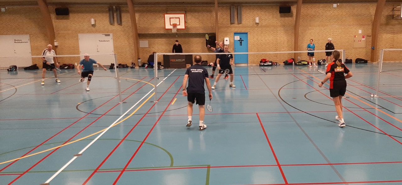 Badminton kamp i hal